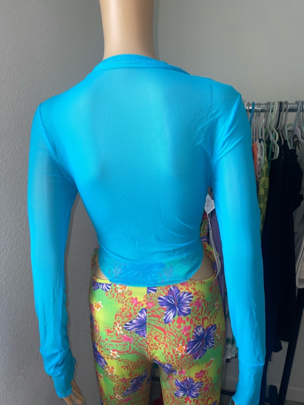 Hand made mesh Turquoise Long-Sleeve Top - Picture 4 of 4